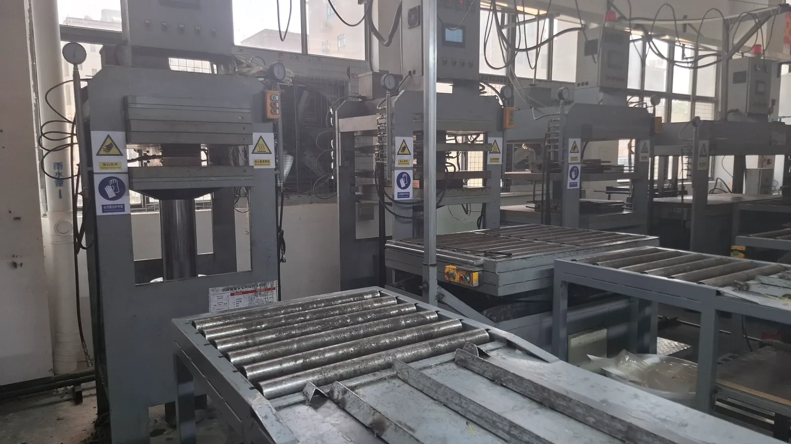 Carbon Fiber Compression Moulding Press Line Hydraulic compression moulding press line producing carbon fiber parts